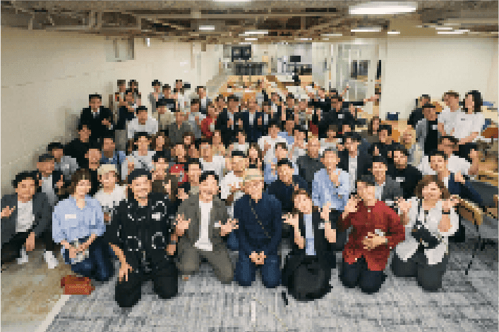 assemble長岡のブランドカラーを使った装飾イメージ
