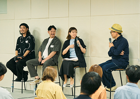 登壇者と参加者が集まるイベントの様子